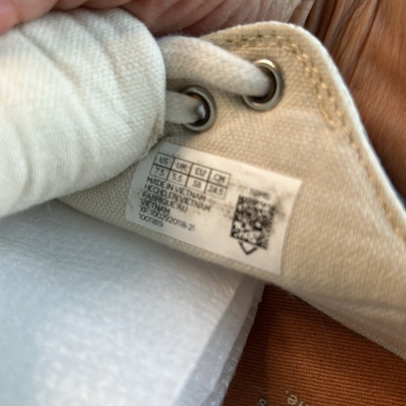 TOMS 7.5 Sneaker - Picture 8 of 9